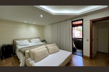 Apartamento à venda com 431m², 4 quartos e 4 vagas Apartamento à venda com 431m², 4 quartos e 4 vagasquarto