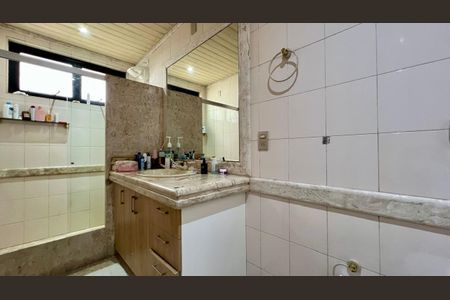 Apartamento à venda com 431m², 4 quartos e 4 vagas Apartamento à venda com 431m², 4 quartos e 4 vagasbanho