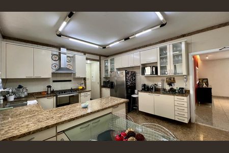 Apartamento à venda com 431m², 4 quartos e 4 vagas Apartamento à venda com 431m², 4 quartos e 4 vagascozinha