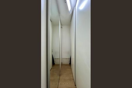 Apartamento à venda com 431m², 4 quartos e 4 vagas Apartamento à venda com 431m², 4 quartos e 4 vagascloset