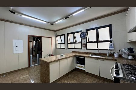 Apartamento à venda com 431m², 4 quartos e 4 vagas Apartamento à venda com 431m², 4 quartos e 4 vagascozinha