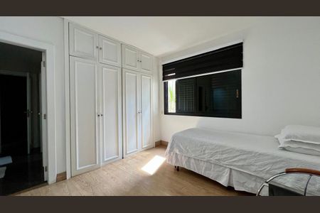 Apartamento à venda com 431m², 4 quartos e 4 vagas Apartamento à venda com 431m², 4 quartos e 4 vagasquarto