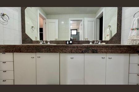 Apartamento à venda com 431m², 4 quartos e 4 vagas Apartamento à venda com 431m², 4 quartos e 4 vagasbanho