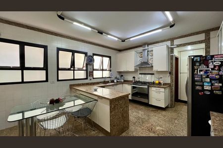 Apartamento à venda com 431m², 4 quartos e 4 vagas Apartamento à venda com 431m², 4 quartos e 4 vagascozinha