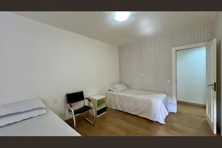 Apartamento à venda com 431m², 4 quartos e 4 vagas Apartamento à venda com 431m², 4 quartos e 4 vagasquarto