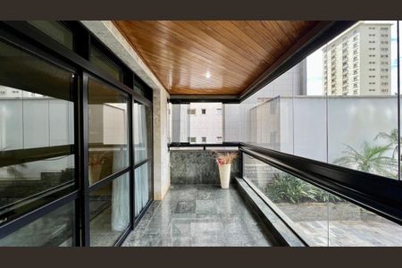 Apartamento à venda com 431m², 4 quartos e 4 vagas Apartamento à venda com 431m², 4 quartos e 4 vagasvaranda