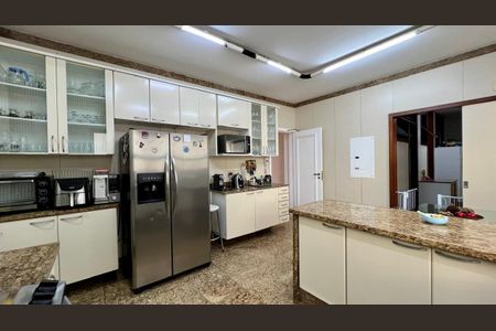 Apartamento à venda com 431m², 4 quartos e 4 vagas Apartamento à venda com 431m², 4 quartos e 4 vagascozinha