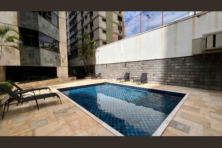 Apartamento à venda com 431m², 4 quartos e 4 vagas Apartamento à venda com 431m², 4 quartos e 4 vagasÁrea comum - Piscina