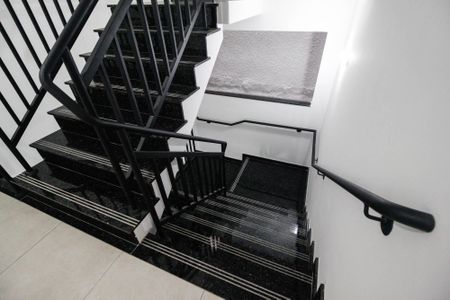 Apartamento à venda com 30m², 2 quartos e sem vaga Apartamento à venda com 30m², 2 quartos e sem vagaEscada