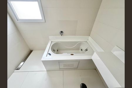 Apartamento à venda com 298m², 4 quartos e 5 vagas Apartamento à venda com 298m², 4 quartos e 5 vagasBanheiro da Suíte 2