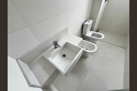 Apartamento à venda com 298m², 4 quartos e 5 vagas Apartamento à venda com 298m², 4 quartos e 5 vagasBanheiro da Suíte 1