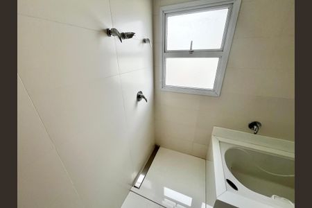 Apartamento à venda com 298m², 4 quartos e 5 vagas Apartamento à venda com 298m², 4 quartos e 5 vagasBanheiro da Suíte 2