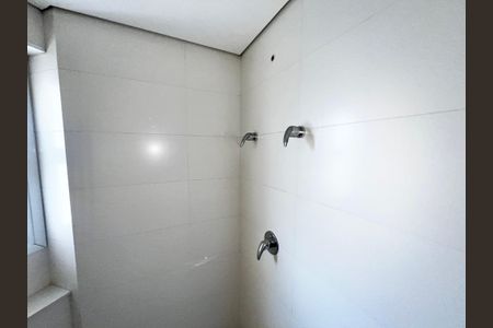 Apartamento à venda com 298m², 4 quartos e 5 vagas Apartamento à venda com 298m², 4 quartos e 5 vagasBanheiro da Suíte 1