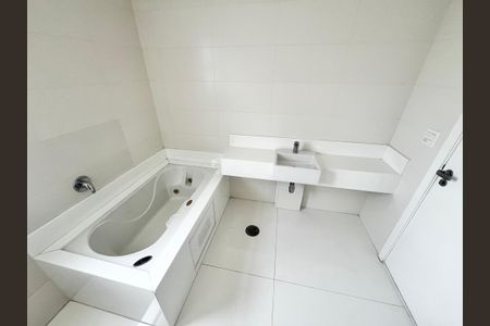 Apartamento à venda com 298m², 4 quartos e 5 vagas Apartamento à venda com 298m², 4 quartos e 5 vagasBanheiro da Suíte 2