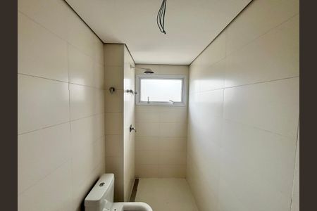 Apartamento à venda com 298m², 4 quartos e 5 vagas Apartamento à venda com 298m², 4 quartos e 5 vagasBanheiro da Suíte 1