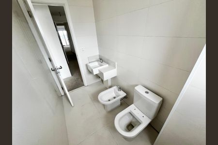 Apartamento à venda com 298m², 4 quartos e 5 vagas Apartamento à venda com 298m², 4 quartos e 5 vagasBanheiro da Suíte 1