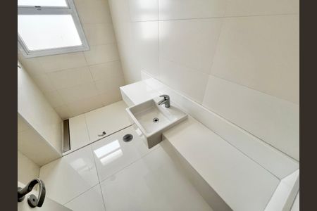 Apartamento à venda com 298m², 4 quartos e 5 vagas Apartamento à venda com 298m², 4 quartos e 5 vagasBanheiro da Suíte 2