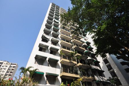 Apartamento para alugar com 222m², 3 quartos e 2 vagasFachada