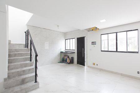 Casa à venda com 90m², 2 quartos e 2 vagas Casa à venda com 90m², 2 quartos e 2 vagasSala