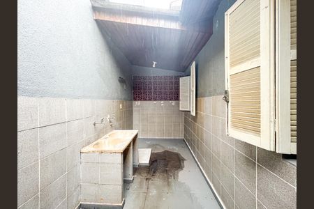 Casa à venda com 250m², 4 quartos e 2 vagascasa 1 - área de serviço