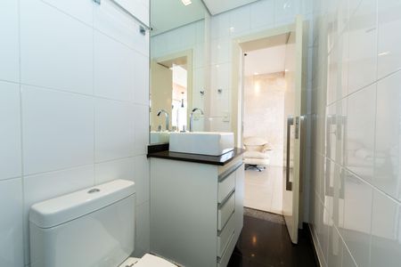 Apartamento para alugar com 293m², 5 quartos e 4 vagasBANHEIRO5