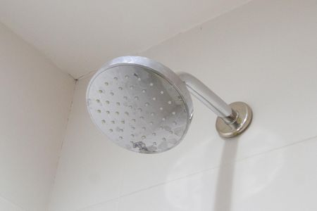 Banheiro Social de kitnet/studio para alugar com 1 quarto, 25m² em Jardim das Acacias, São Paulo