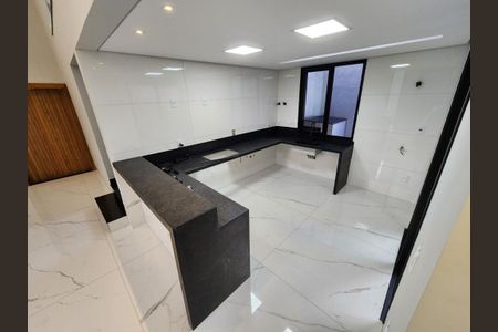 Casa à venda com 220m², 3 quartos e 4 vagas Casa à venda com 220m², 3 quartos e 4 vagasCozinha