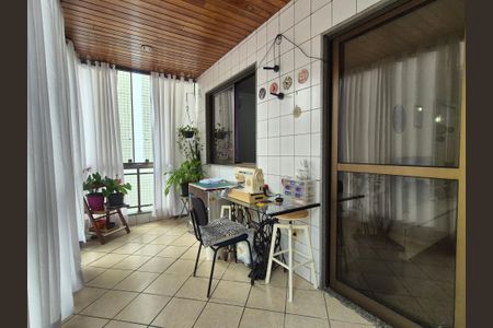 Apartamento à venda com 77m², 2 quartos e 1 vagaVaranda 