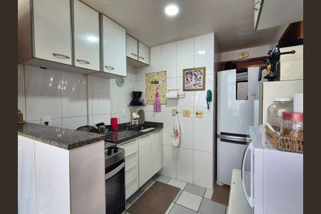 Apartamento à venda com 77m², 2 quartos e 1 vagaCozinha 