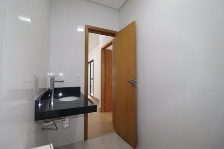 Casa à venda com 132m², 4 quartos e 3 vagasBanheiro 2
