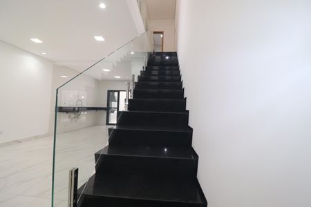 Casa à venda com 132m², 4 quartos e 3 vagasEscada