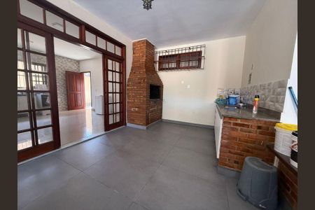 Casa à venda com 4 quartos, 219m² em Piratininga, Niterói