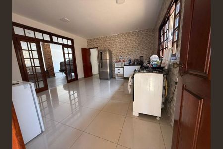 Casa à venda com 4 quartos, 219m² em Piratininga, Niterói