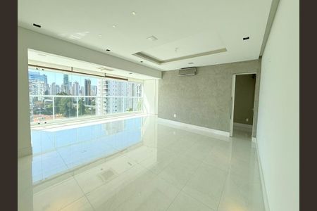 Apartamento à venda com 4 quartos, 256m² em Vila Cordeiro, São Paulo