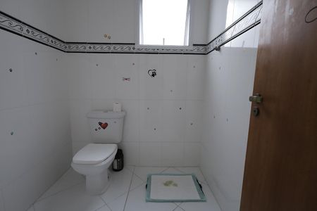 Casa à venda com 190m², 3 quartos e 2 vagasBanheiro 2