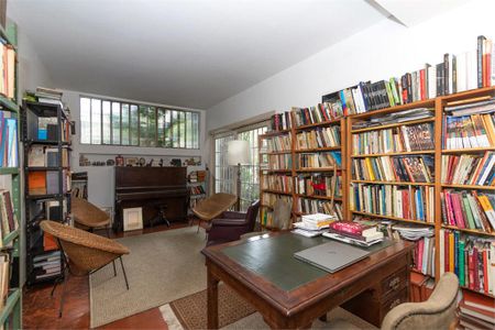 Casa à venda com 5 quartos, 350m² em Jardim Paulistano, São Paulo