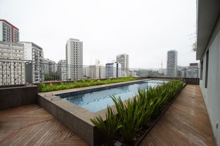 Studio à venda com 33m², 1 quarto e sem vaga Studio à venda com 33m², 1 quarto e sem vagaÁrea comum - Piscina