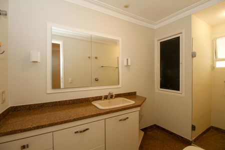 Apartamento à venda com 350m², 3 quartos e 2 vagasBanheiro da Suíte 2