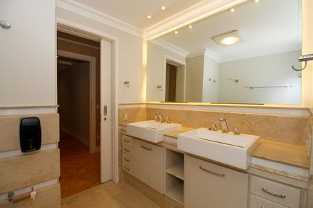 Apartamento à venda com 350m², 3 quartos e 2 vagasBanheiro da Suíte 1