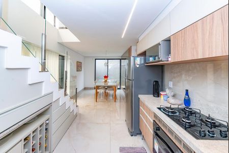 Apartamento para alugar com 127m², 3 quartos e 2 vagas Apartamento para alugar com 127m², 3 quartos e 2 vagasCozinha