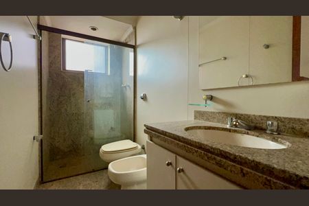 Apartamento à venda com 173m², 3 quartos e 3 vagasBanheiro da Suíte 1