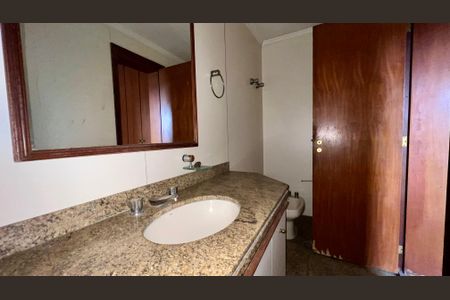 Apartamento à venda com 173m², 3 quartos e 3 vagasBanheiro da Suíte 2