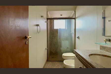 Apartamento à venda com 173m², 3 quartos e 3 vagasBanheiro da Suíte 1