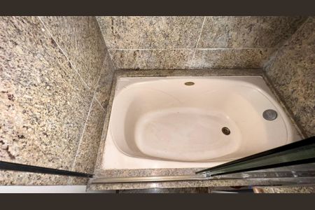 Apartamento à venda com 173m², 3 quartos e 3 vagasBanheiro da Suíte 2