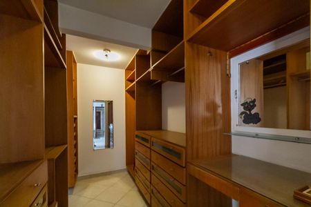 Casa à venda com 215m², 3 quartos e 2 vagasCloset da Suíte