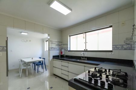 Casa à venda com 215m², 3 quartos e 2 vagasCozinha