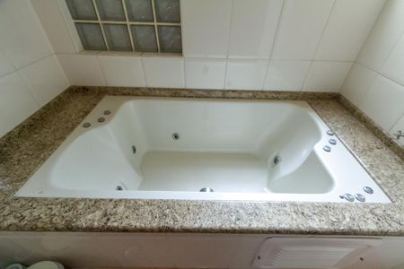 Casa à venda com 215m², 3 quartos e 2 vagasBanheiro da Suíte