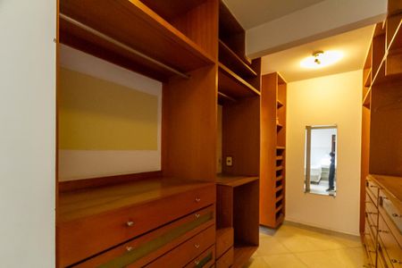 Casa à venda com 215m², 3 quartos e 2 vagasCloset da Suíte