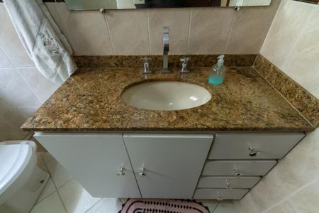 Casa à venda com 215m², 3 quartos e 2 vagasBanheiro Social