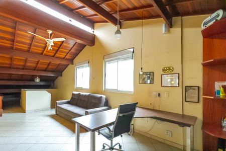 Casa à venda com 215m², 3 quartos e 2 vagasEscritório